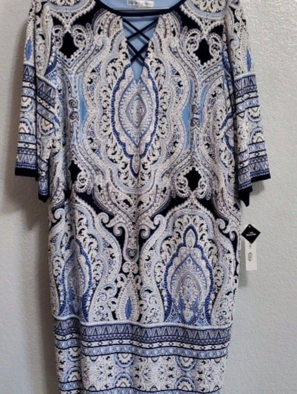 Sandra Darren Plus Size 1X Blue Paisley Lattice Neck Sheath Dress